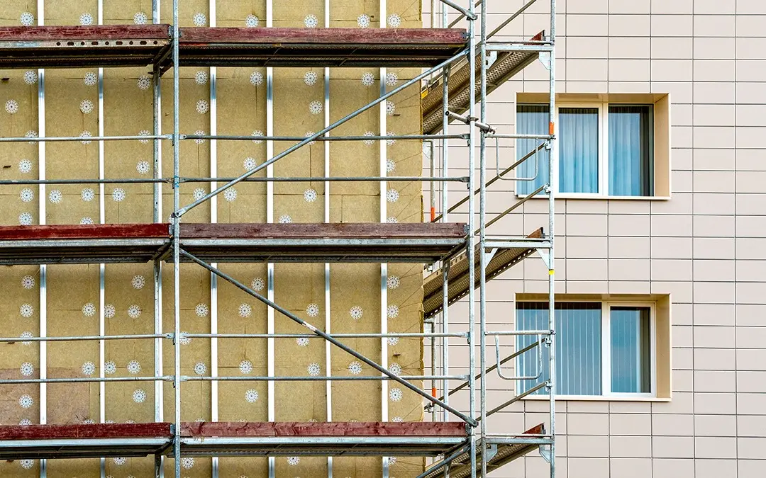 Fachada ventilada instalada por Isósceles Global en Vigo